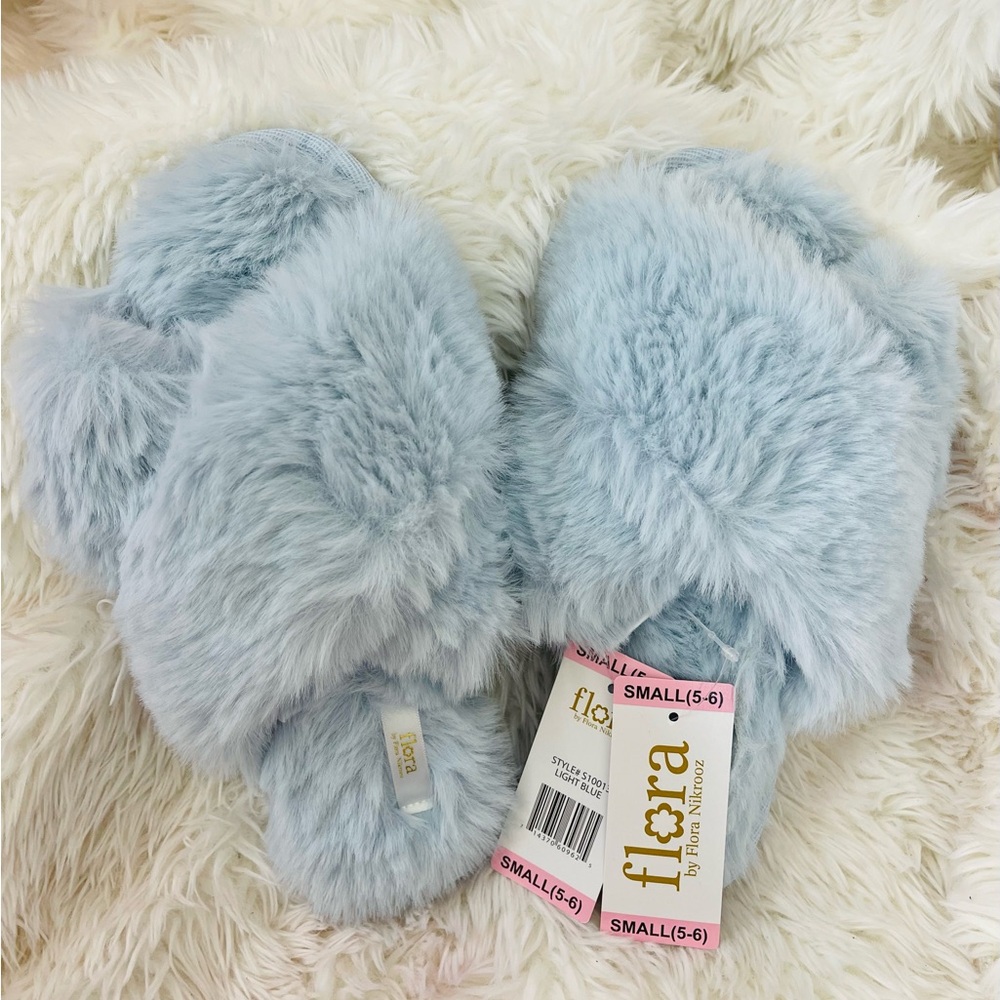 New women’s Flora Nikrooz Light Blue Fluffy Slippers shoes s small 5 6 soft 🎁